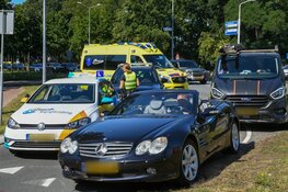 Rij-instructeur naar ziekenhuis na aanrijding in Hilversum