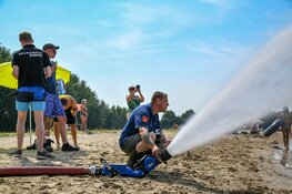 Brandweer zorgt voor waterpret in 't Gooi