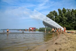 Brandweer zorgt voor waterpret in 't Gooi
