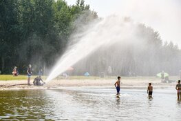 Brandweer zorgt voor waterpret in 't Gooi
