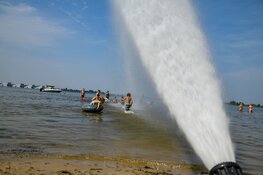 Brandweer zorgt voor waterpret in 't Gooi