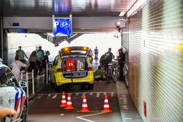 Fietsters botsen in stationstunnel Hilversum, twee slachtoffers naar ziekenhuis