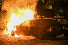 Auto in vlammen op in Hilversum