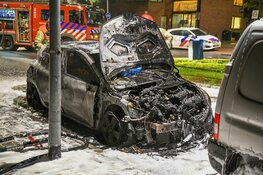 Auto door brand verwoest in Hilversum