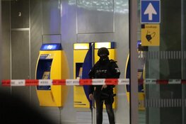 Utrecht CS ontruimd, politie doorzoekt trein