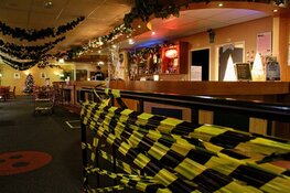 Eigenaresse bowlingbaan Huizen opent bar ondanks coronaregels