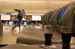 Eigenaresse bowlingbaan Huizen opent bar ondanks coronaregels