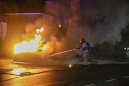 Auto door brand verwoest in Hilversum