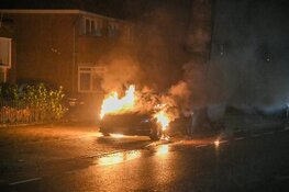Auto door brand verwoest in Hilversum