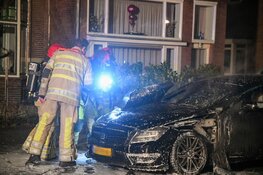 Auto door brand verwoest in Hilversum