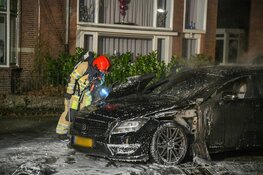 Auto door brand verwoest in Hilversum