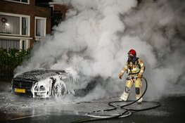 Auto door brand verwoest in Hilversum