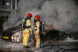 Auto door brand verwoest in Hilversum
