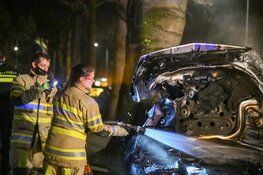 Auto door brand verwoest in Hilversum