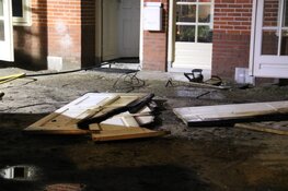 Brandweer blust brand in woning Bussum