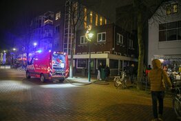 Container in brand tegen gevel in Hilversum