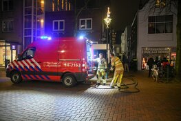Container in brand tegen gevel in Hilversum