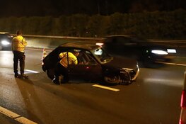 Auto total-loss na botsing op A1 bij Laren