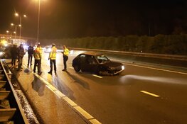 Auto total-loss na botsing op A1 bij Laren