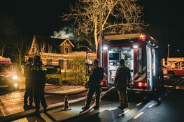 Veel schade bij grote brand in woonboerderij in Loosdrecht