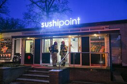 Frituur aan laten staan, sushirestaurant vol rook