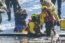 Kindje van 3 jaar van het ijs gered in Hilversum