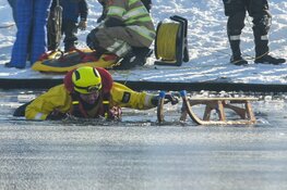 Kindje van 3 jaar van het ijs gered in Hilversum