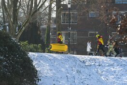 Kindje van 3 jaar van het ijs gered in Hilversum