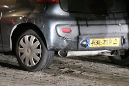 Scooterrijder knalt tegen geparkeerde auto
