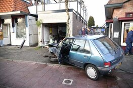 Automobilist zorgt voor ravage in Hilversum en slaat op de vlucht