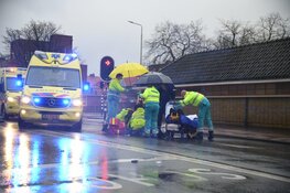 Fietsster ernstig gewond na aanrijding met auto in Hilversum