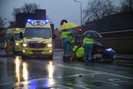 Fietsster ernstig gewond na aanrijding met auto in Hilversum