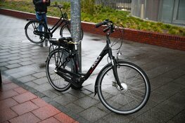 Fietsster ernstig gewond na aanrijding met auto in Hilversum