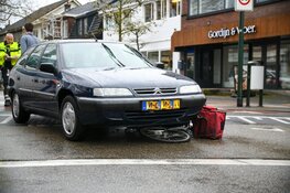 Fietser komt met schrik vrij bij ongeval in Hilversum