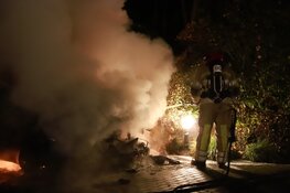 Lichaam aangetroffen in brandende pick-up voor villa