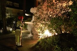 Lichaam aangetroffen in brandende pick-up voor villa