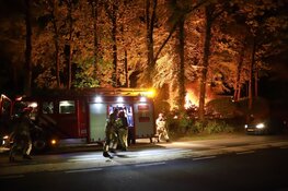 Lichaam aangetroffen in brandende pick-up voor villa