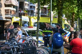 Man valt van gevel van voormalig politiebureau Hilversum