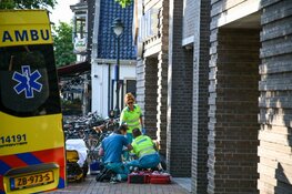 Man valt van gevel van voormalig politiebureau Hilversum