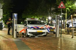 Politieauto botst op inzinkbare paal in Hilversum
