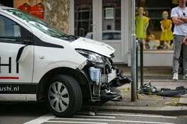 Twee bezorgers botsen tegen elkaar