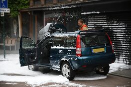 Auto ontbrandt tijdens rijden in Hilversum