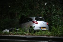 Auto raakt van de weg net buiten Hilversum
