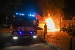 Brandende aanhanger zorgt voor vuurzee in Hilversumse woonwijk