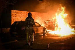 Brandende aanhanger zorgt voor vuurzee in Hilversumse woonwijk