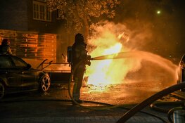 Brandende aanhanger zorgt voor vuurzee in Hilversumse woonwijk