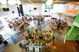 Scholieren in Hilversum in debat over verkeersveiligheid en afleiding in het verkeer