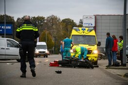 Motorrijder gewond na botsing met bestelbus