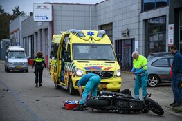Motorrijder gewond na botsing met bestelbus