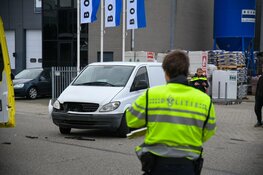 Motorrijder gewond na botsing met bestelbus